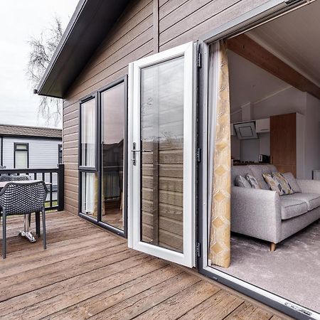 Roydon Marina Village Lodges Kültér fotó
