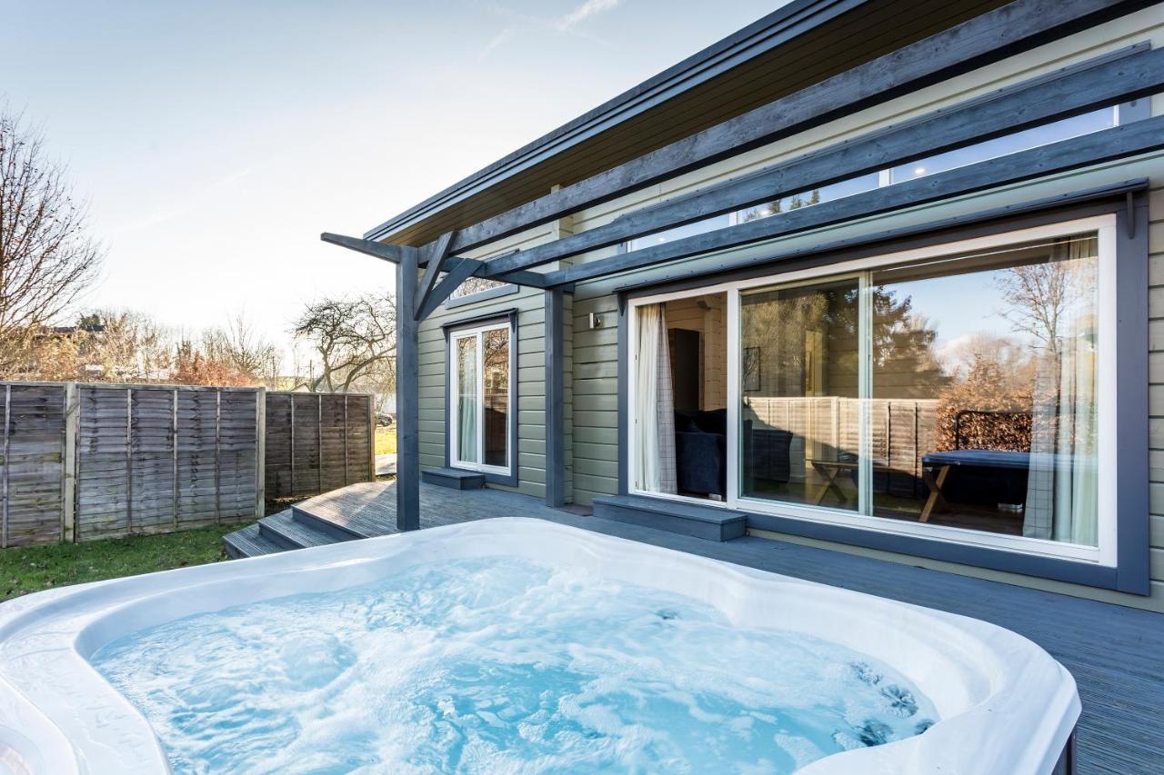 Roydon Marina Village Lodges Kültér fotó
