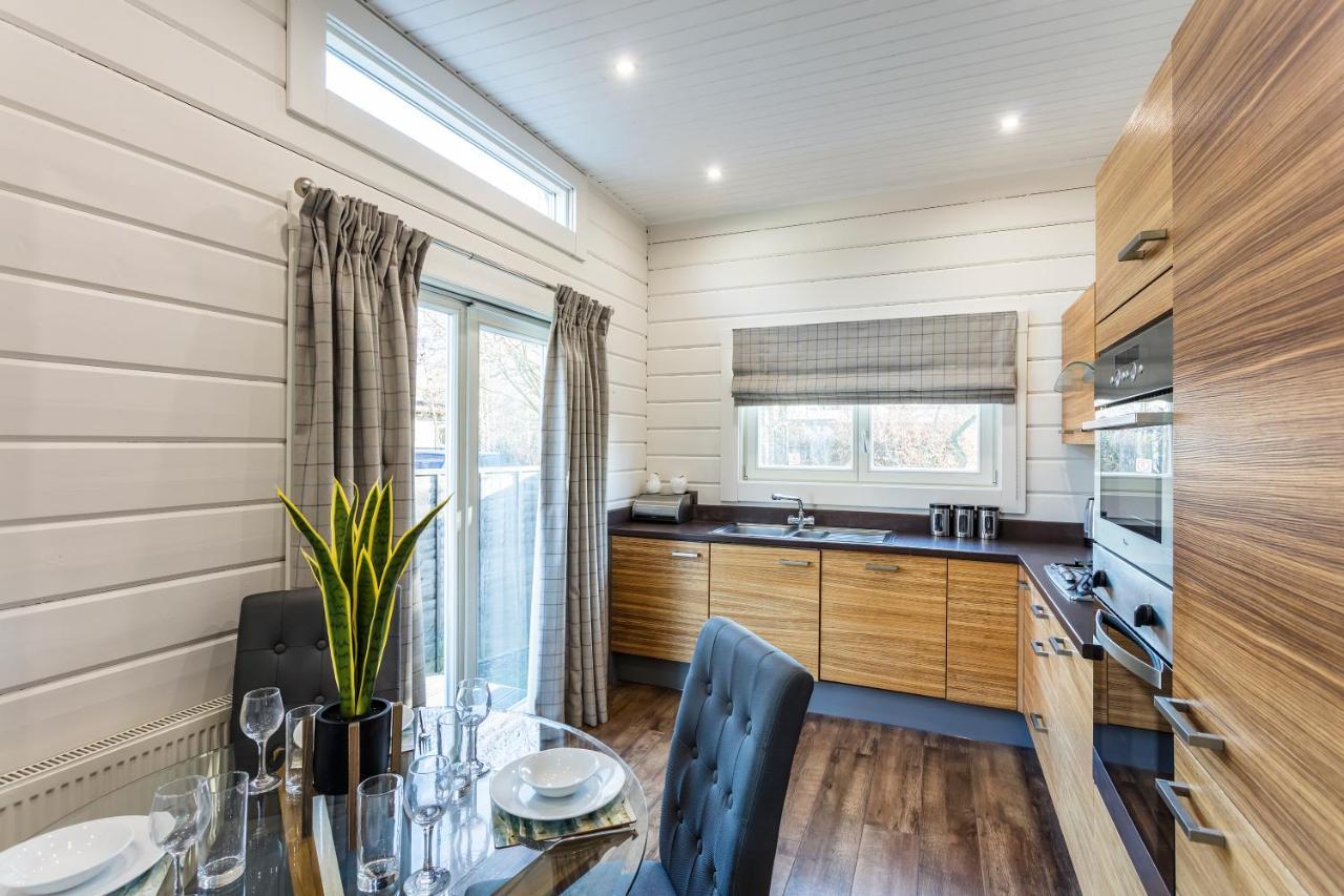 Roydon Marina Village Lodges Kültér fotó