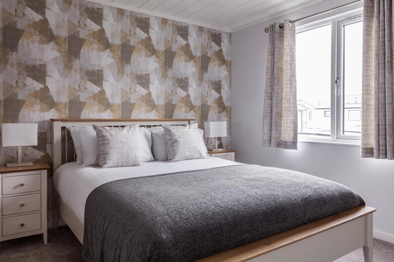 Roydon Marina Village Lodges Kültér fotó