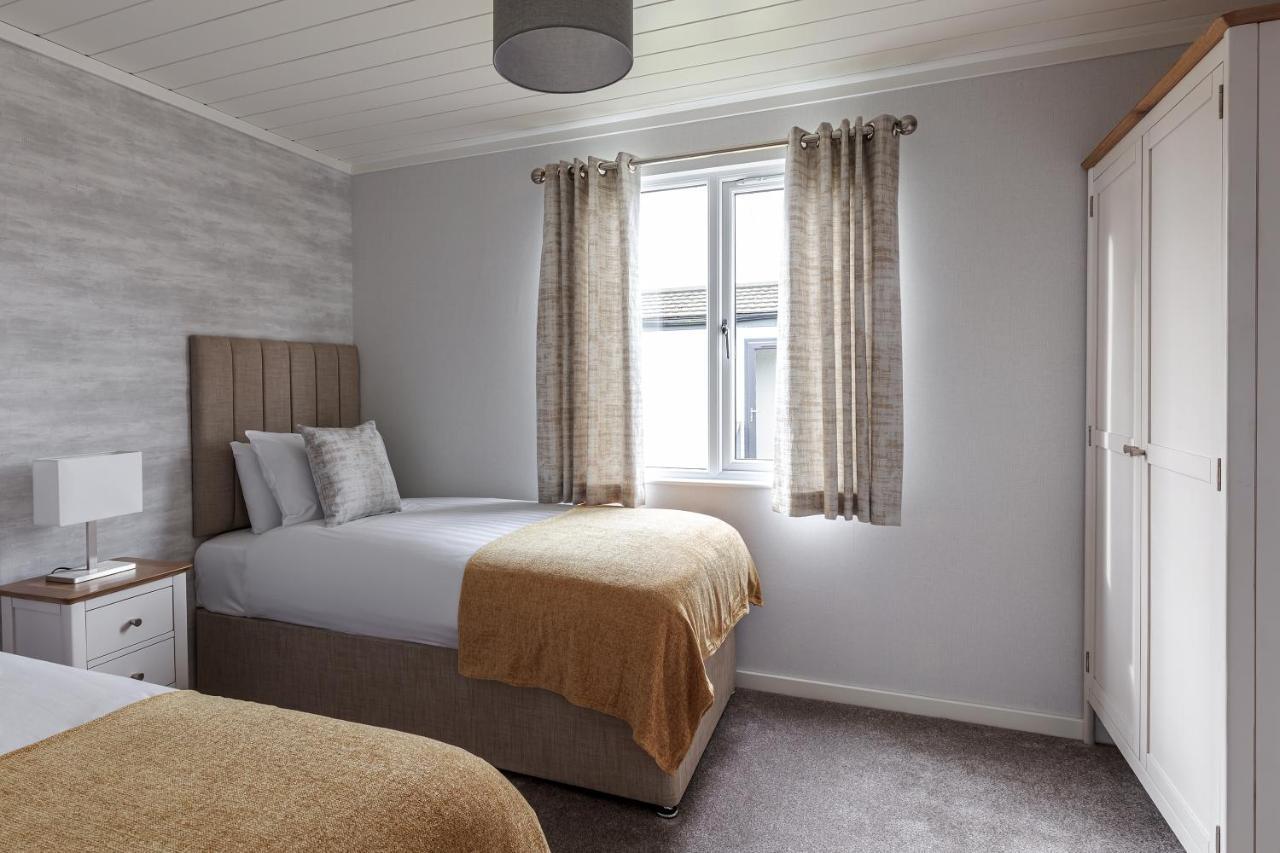 Roydon Marina Village Lodges Kültér fotó