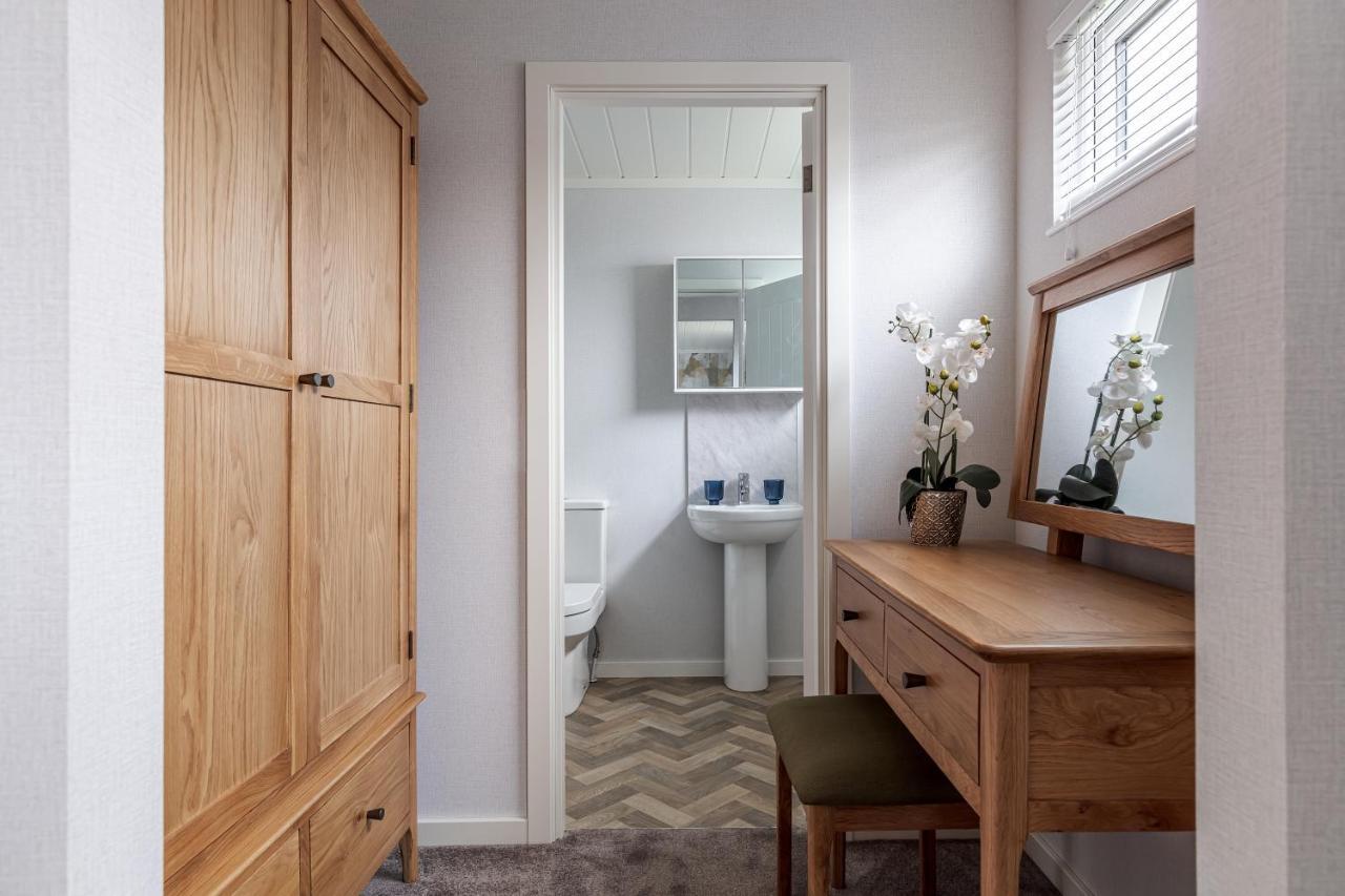 Roydon Marina Village Lodges Kültér fotó