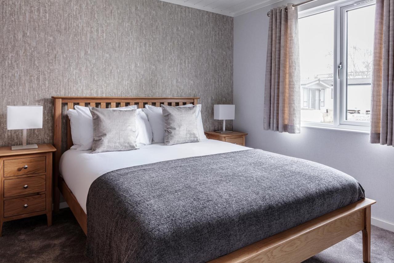 Roydon Marina Village Lodges Kültér fotó