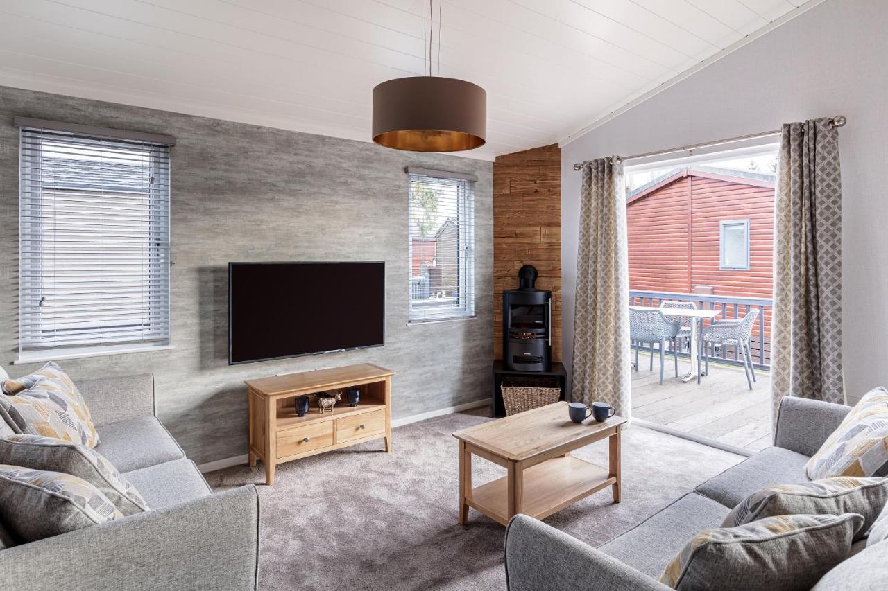 Roydon Marina Village Lodges Kültér fotó