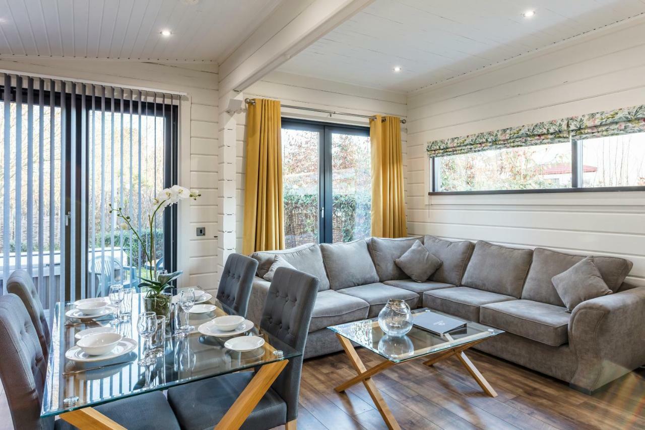 Roydon Marina Village Lodges Kültér fotó