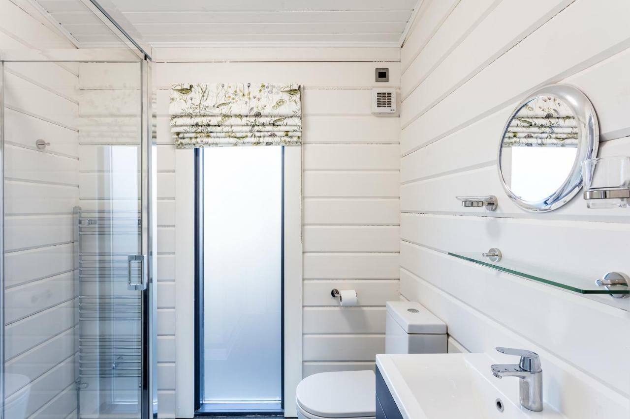 Roydon Marina Village Lodges Kültér fotó