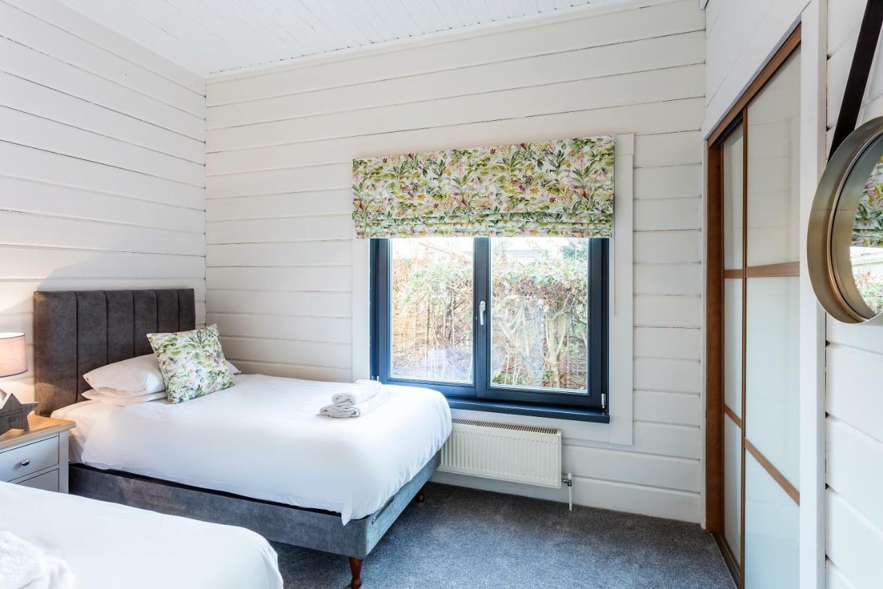 Roydon Marina Village Lodges Kültér fotó