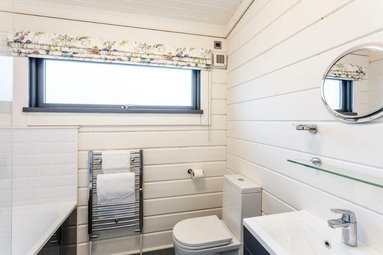 Roydon Marina Village Lodges Kültér fotó